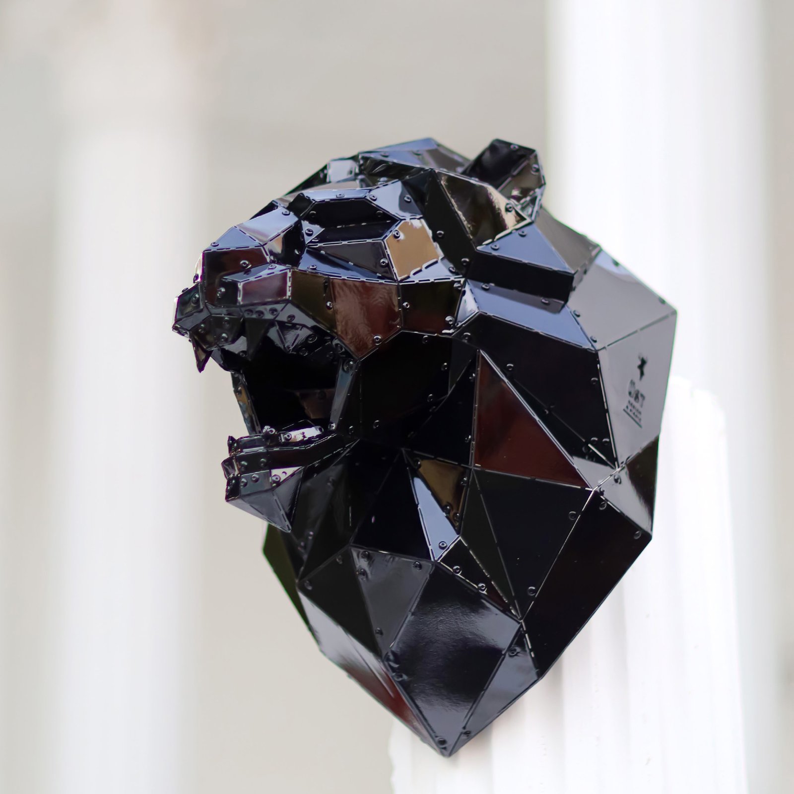 u5-08 Lion Head Statues, Black, 70x55.2x42.7cm. - Image 1